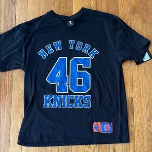 New York Knicks sparkly Black T-Shirt size small NWT